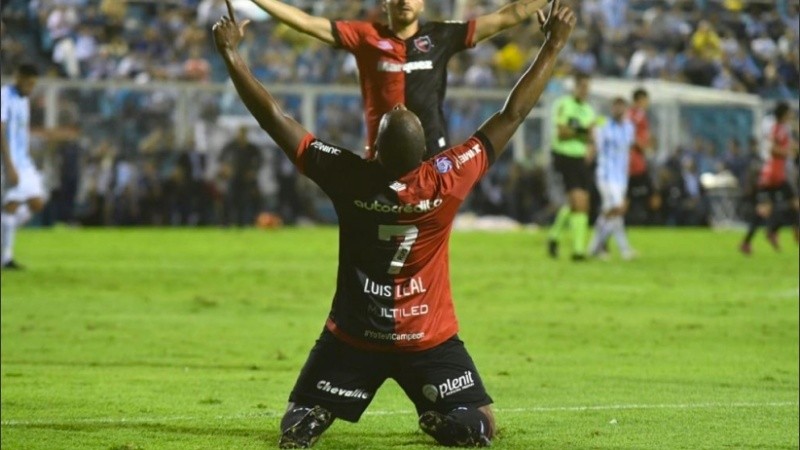 Leal festeja el empate. En el final, falló el tercero.