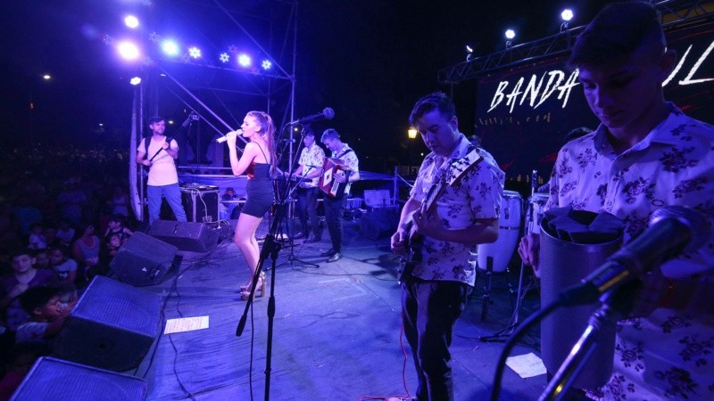 Hubo espectáculos de acceso libre y gratuito en Pellegrini y Oroño.