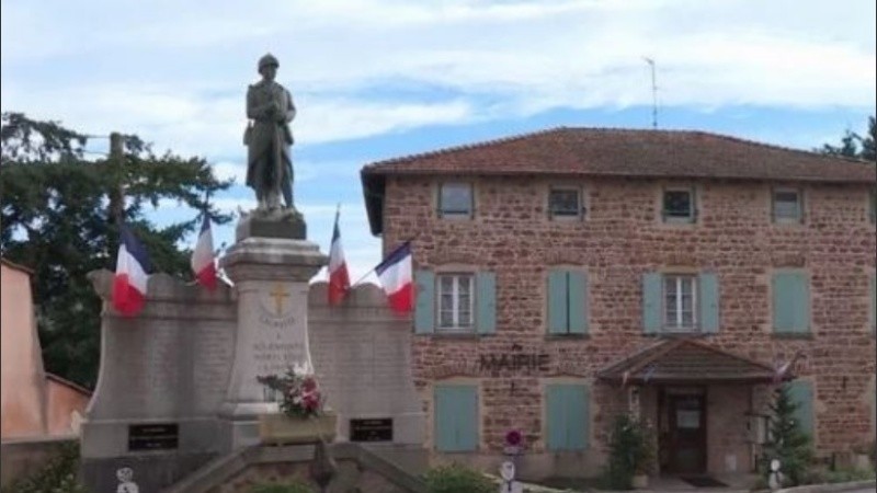 Prohíben a vecinos que mueran en sus casas debido a la escasez de médicos en el lugar.