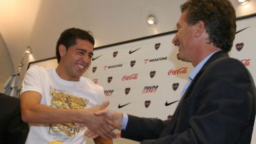 Otros tiempos. Román jugador y Macri presidente de Boca.