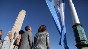 El izamiento fue a las 8.