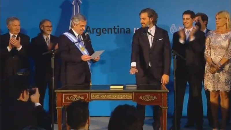 La jura de los ministros fue encabezada por el presidente este martes.