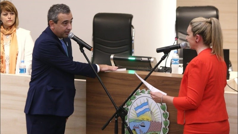 Javkin juró por la Constitución nacional.