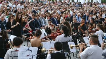 La orquesta de barrio Ludueña tocó antes del discurso.