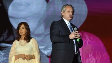 Alberto Fernández y Cristina Kirchner en Plaza de Mayo.