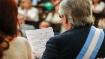 "Los vengo a convocar, sin distinciones, a poner a la Argentina de pie".