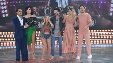 Karina celebra su continuidad en el certamen.