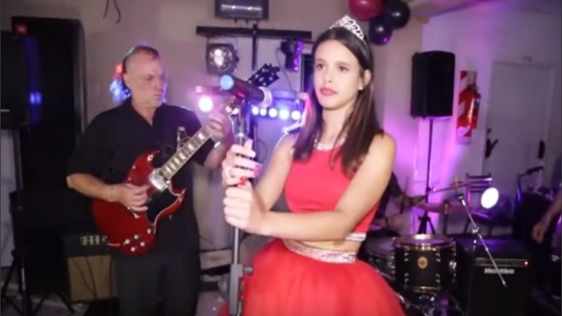 Violeta, en voz, y La Renga en las canciones.