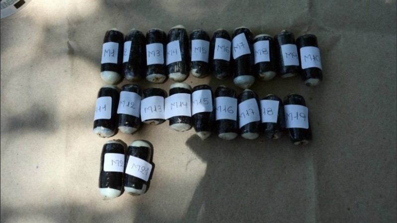 Agentes federales incautaron la carga luego de que el hombre la expulsara.