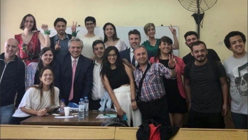 El presidente Alberto y sus alumnos del 2019.