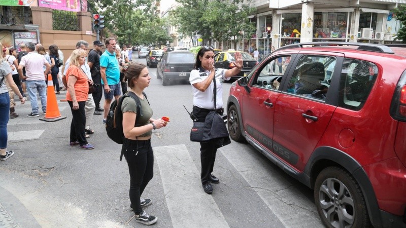 Una gran cantidad de rosarinos pasó por el Paseo del Siglo este sábado.  