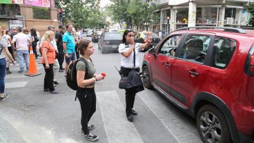 Una gran cantidad de rosarinos pasó por el Paseo del Siglo este sábado.