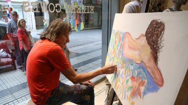 Una gran cantidad de rosarinos pasó por el Paseo del Siglo este sábado.