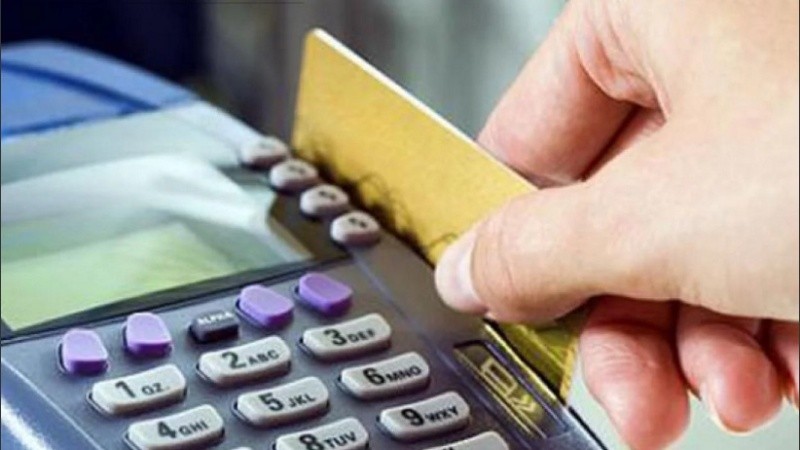 El Gobierno prevé un recargar las compras que se hagan en tarjeta desde el extranjero. 