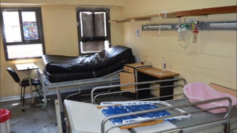 También se constató la rotura de un caño del aire acondicionado en el área quirúrgica y en cuatro quirófanos..