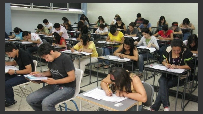 El mandato de los docentes será de cuatro años, el de los graduados y no docentes de dos años y el de los estudiantes, un año. 