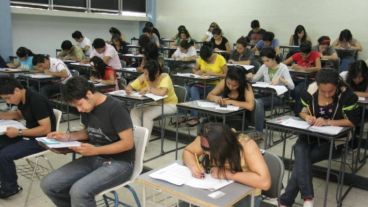 El mandato de los docentes será de cuatro años, el de los graduados y no docentes de dos años y el de los estudiantes, un año.