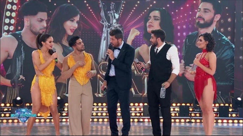 Las parejas finalistas en la pista. 