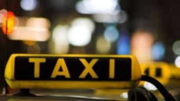 El taxista que discriminó a dos pasajeros por judíos no pudo ser identificado.