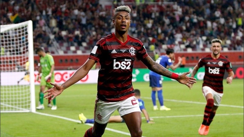 Henrique marcó el 2-1 que encaminó la victoria del Fla.