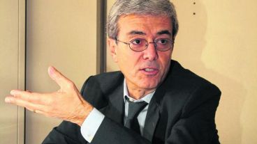 Agosto: "El Estado se endeuda a una tasa del 56 por ciento para pagar sueldos".