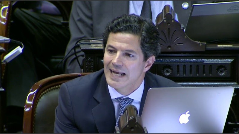 Fue Laspina quien pidio el aplauso para el recién casado. 