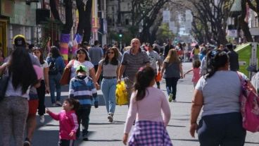 El particular panorama de calle San Luis el sábado 19 de octubre, en la previa del Día de la Madre.