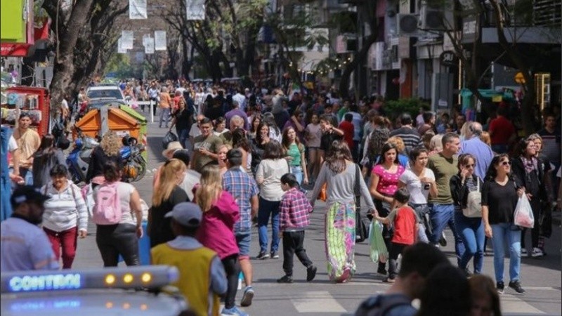 El particular panorama de calle San Luis el sábado 19 de octubre, en la previa del Día de la Madre.