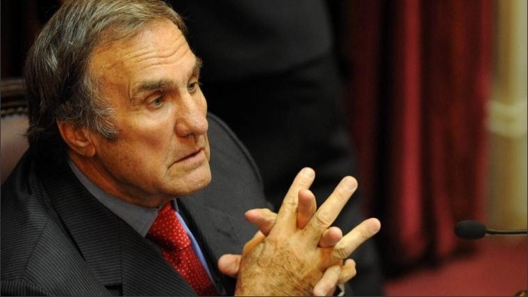 Reutemann fue uno de los tres senadores que no son del oficialismo que apoyaron el paquete de medidas enviado por Fernández.