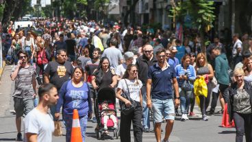 Compras navideñas en calles céntricas liberadas de autos.