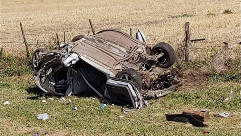El auto que ocupaban las víctimas.
