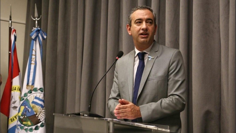 Pablo Javkin presentó su plan de austeridad en el Palacio de los Leones. 