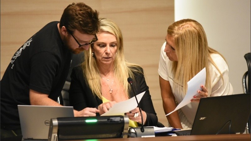 La presidenta del Concejo avaló el recorte salarial de los ediles.