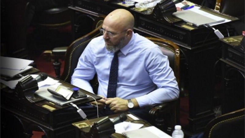 Wolff propone que los funcionarios políticos y los judiciales congelen sus salarios. 