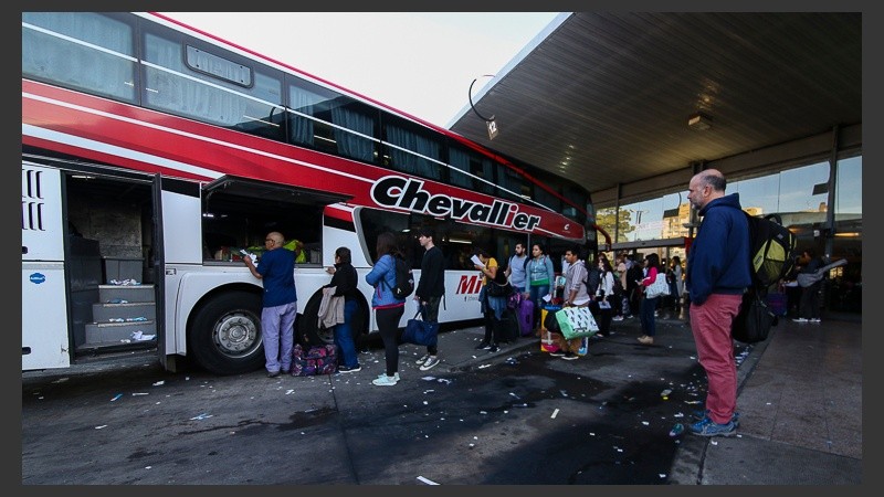 De a poco, se mueve la venta de pasajes para las vacaciones en la Terminal.