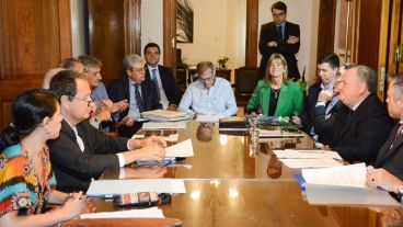 Senadores y diputados se reunieron con ministros del Ejecutivo provincial.