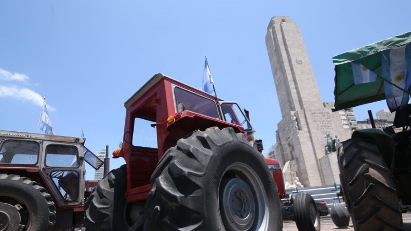 El Tractorazo se realizó este viernes desde el mediodía en el Monumento.