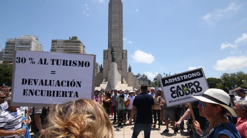 El Tractorazo se realizó este viernes desde el mediodía en el Monumento.