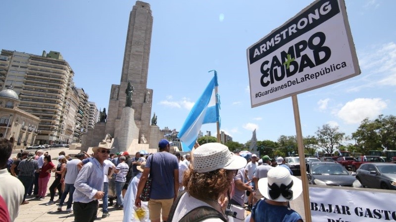El Tractorazo se realizó este viernes desde el mediodía en el Monumento.