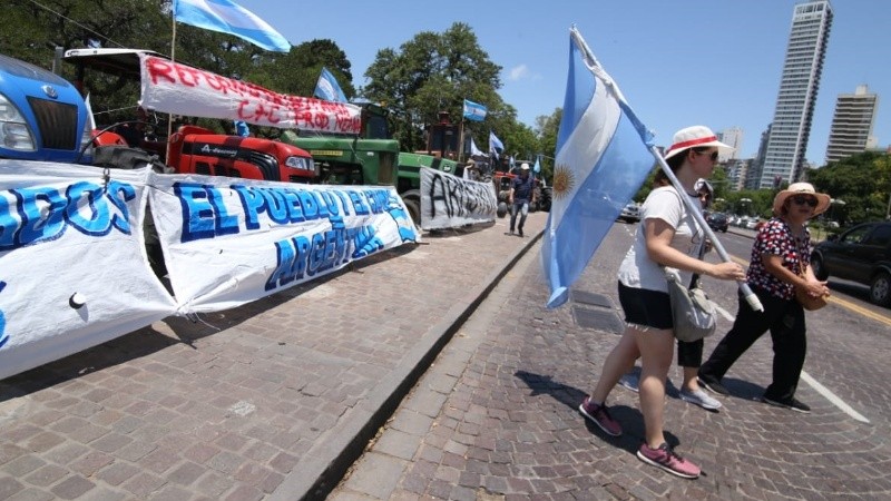 El Tractorazo se realizó este viernes desde el mediodía en el Monumento.