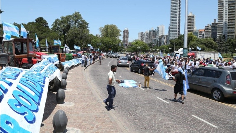El Tractorazo se realizó este viernes desde el mediodía en el Monumento.