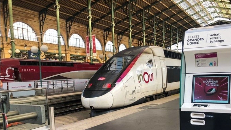 La huelga de trenes y transportes es contra la reforma jubilatoria de Macron.