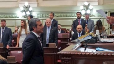 El diputado durante la jura en la Legislatura.