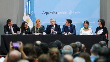 Trotta y Alberto Fernández en la presentación del nuevo Plan de Lecturas.