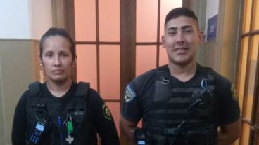 Los agentes Flores y Amarilla intervinieron en la urgencia.