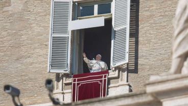 Francisco durante el rezo del Ángelus este 1 de enero.