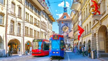 Los idiomas oficiales en Suiza son el alemán, el francés, el italiano y el romanche.