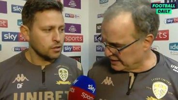 El contrapunto del Loco Bielsa y su traductor.