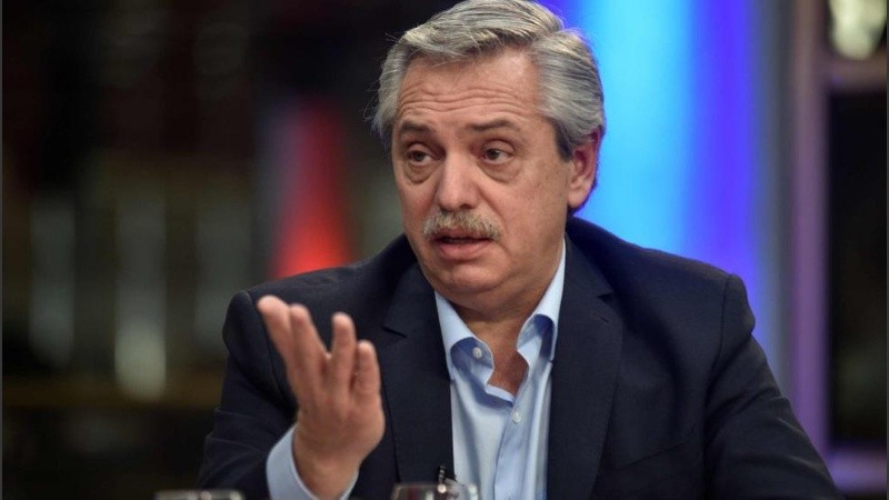 Alberto Fernández anunció en Francia que despenalizará el aborto.