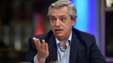 Alberto Fernández anunció en Francia que despenalizará el aborto.